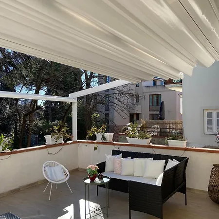 Yole Nocleg ze śniadaniem 4*